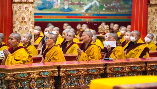 Transcendent Generosity and the View of Impermanence